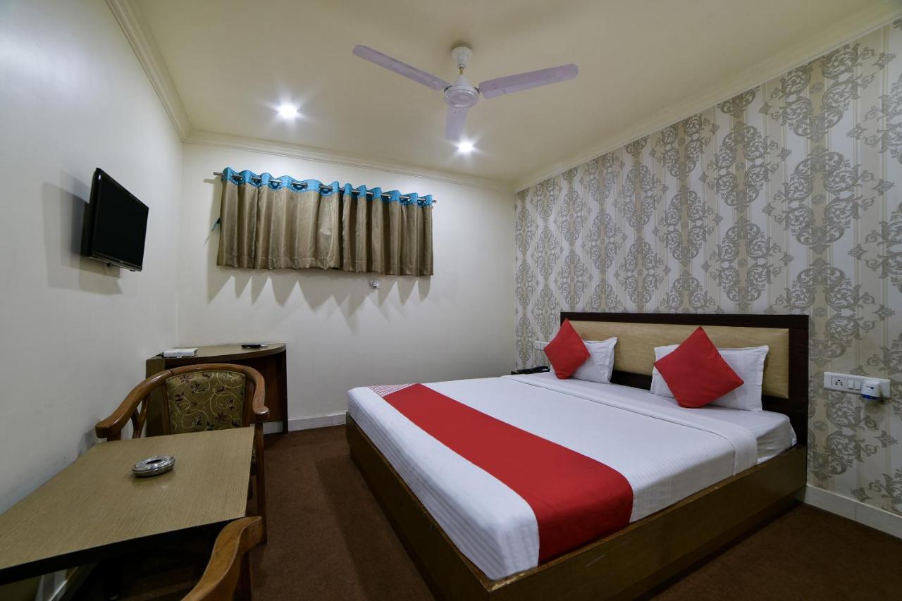 Oyo Imax Inn Near Charminar Hyderabad Exterior photo